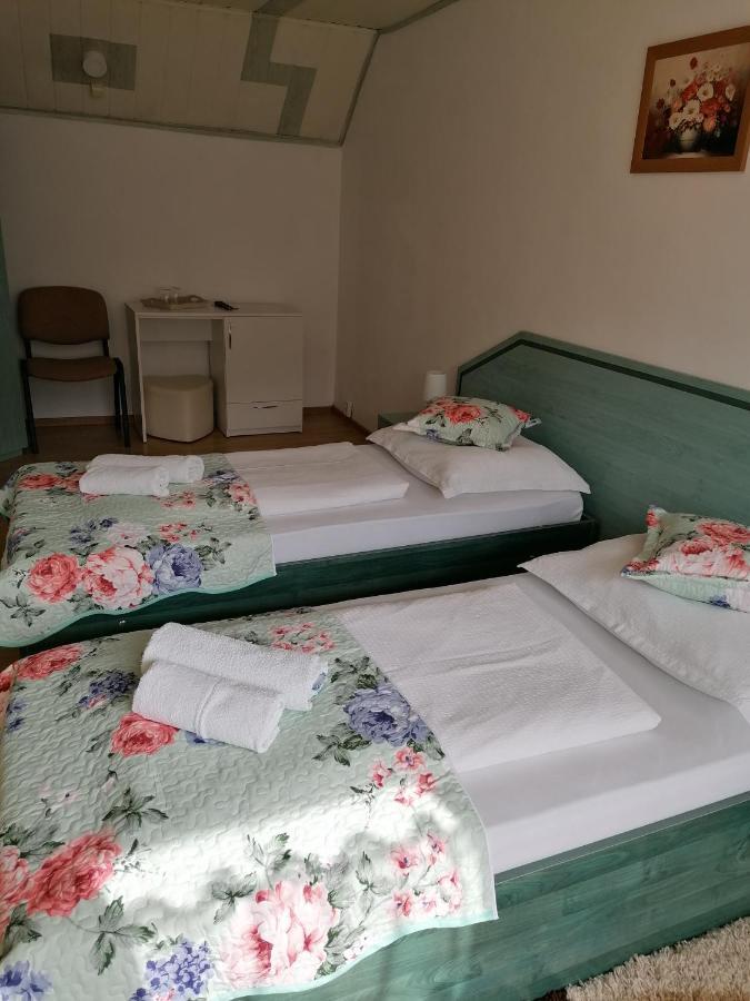Pensiunea Ca La Mama Acasa Resita Eksteriør billede